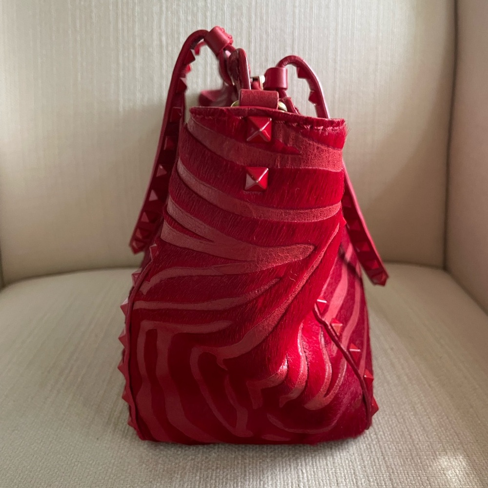 Valentino Garavani- Vitello Small Rockstud Double Handle Tote in red zebra print - Picture 8 of 11